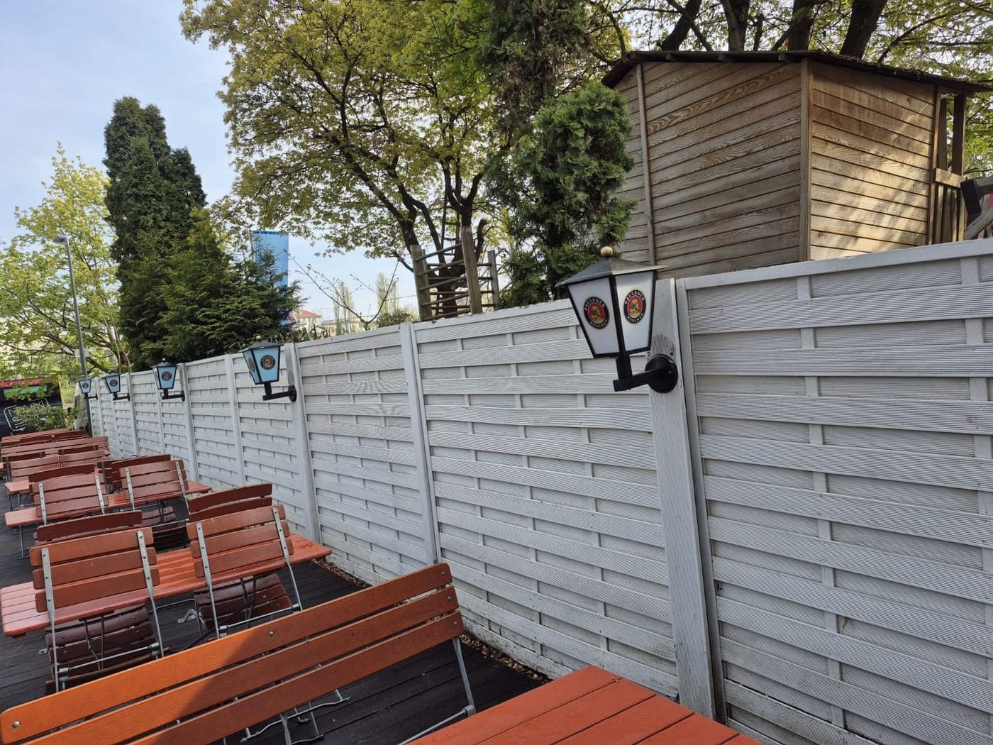Zaunreinigung Biergarten — nachher